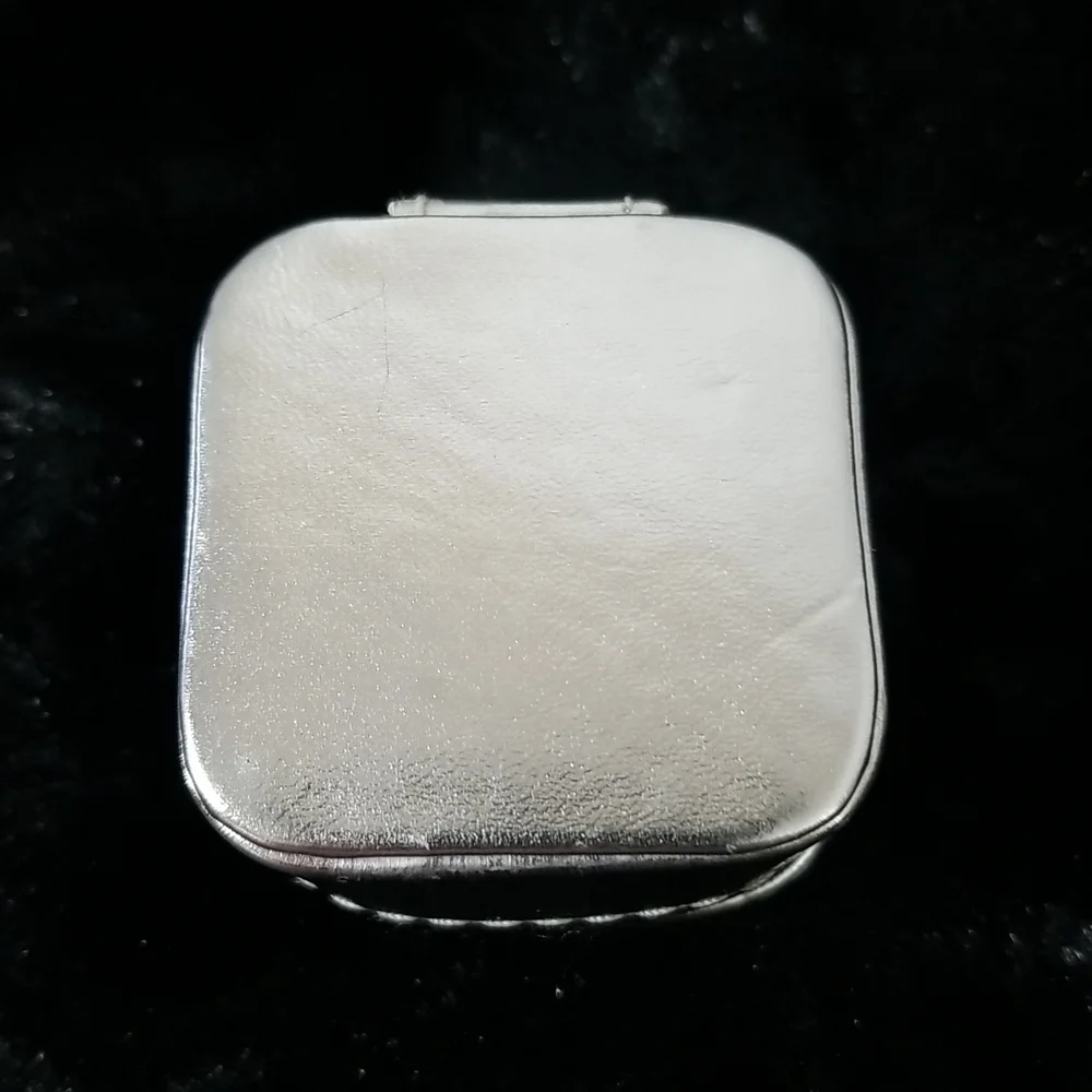 TOUS SILVER ZIP AROUND RING CASE - Picture 2 of 8
